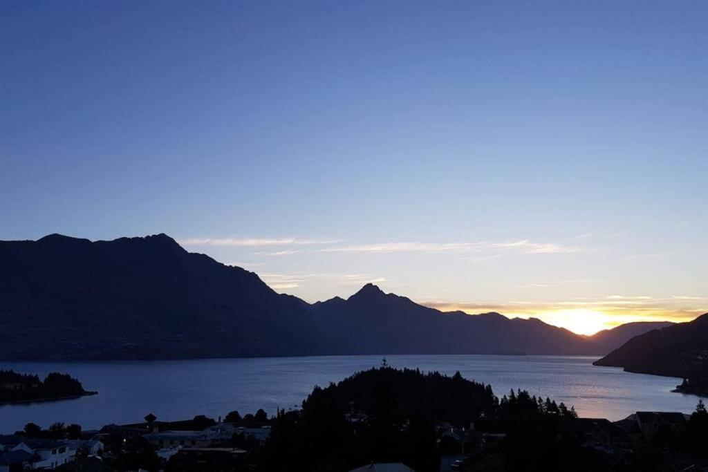 Awesome Studio - Amazing Mountain & Lake Views Distretto di Distretto di Queenstown Esterno foto